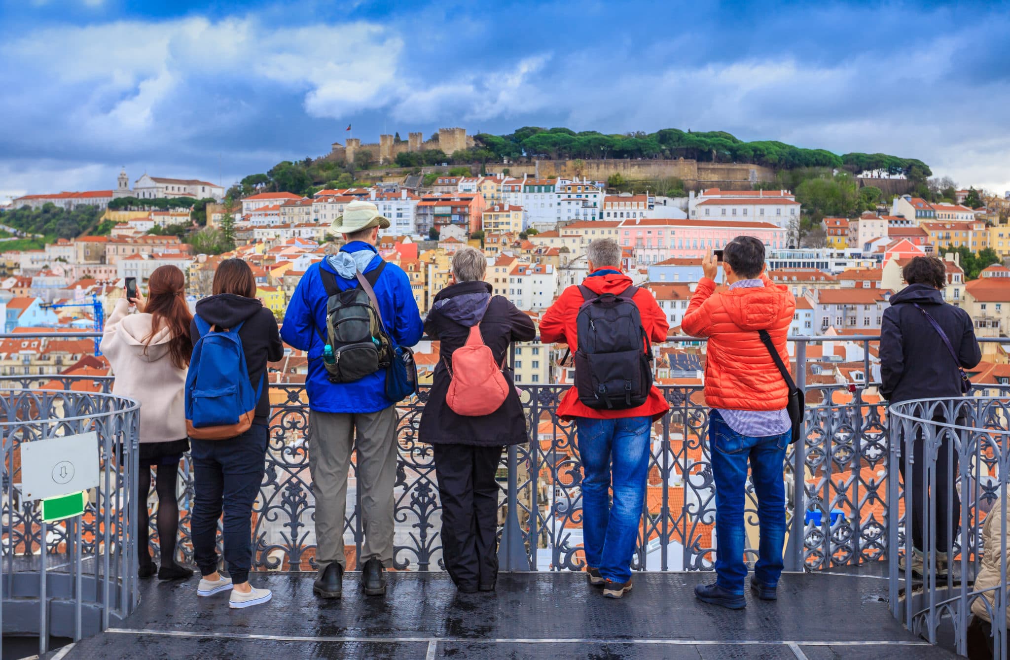 How to Choose Between a Group Tour and a Private Itinerary
