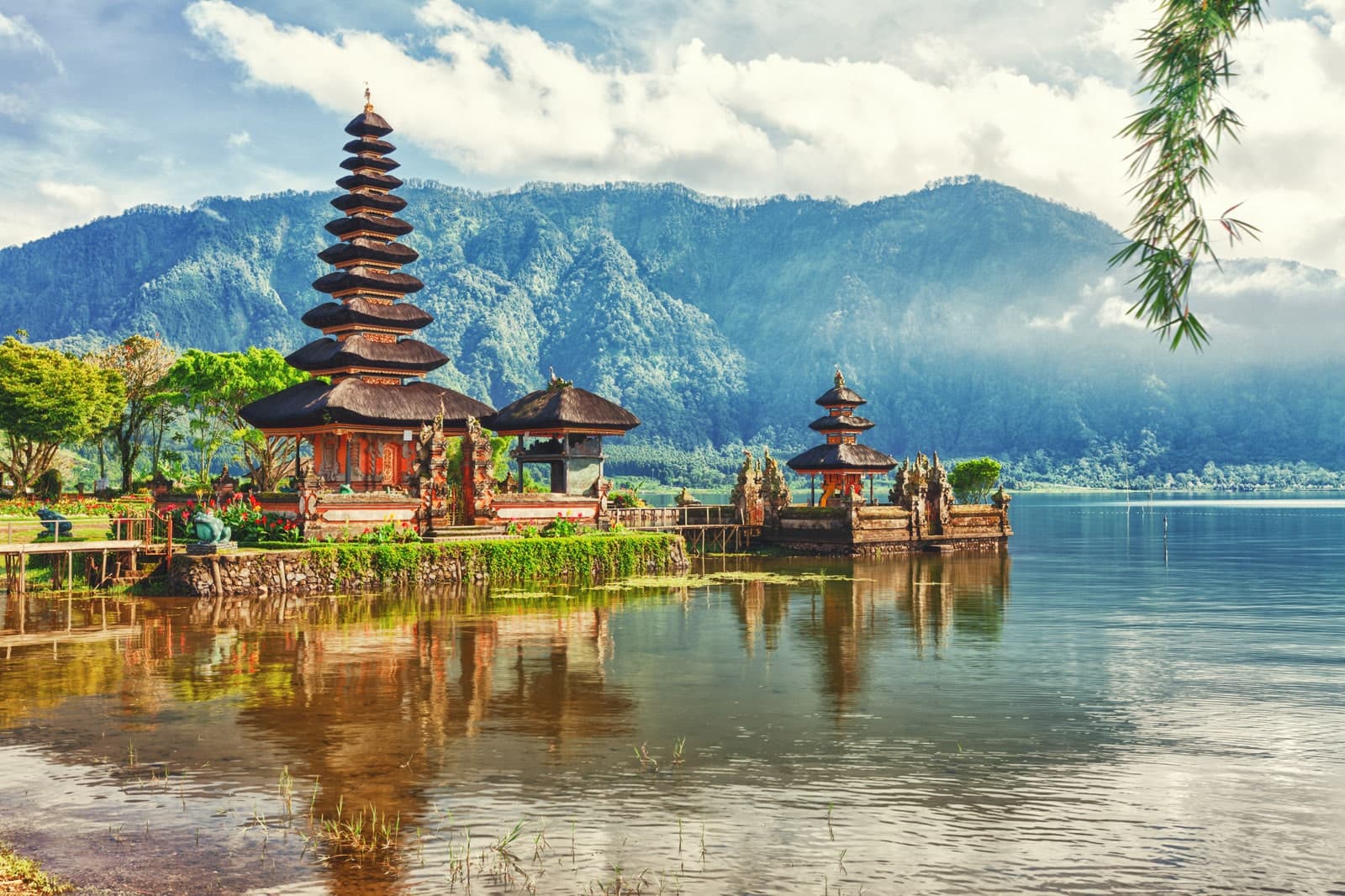 Bali vs Maldives: Which Destination Is Better for Your Honeymoon